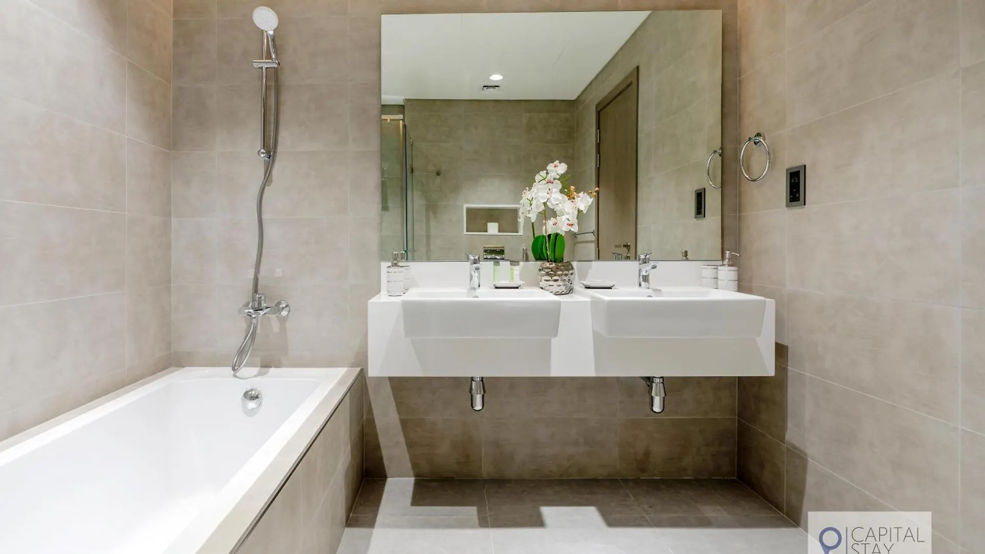 2 Bed Apt In District One Dubai - Lagoon Views